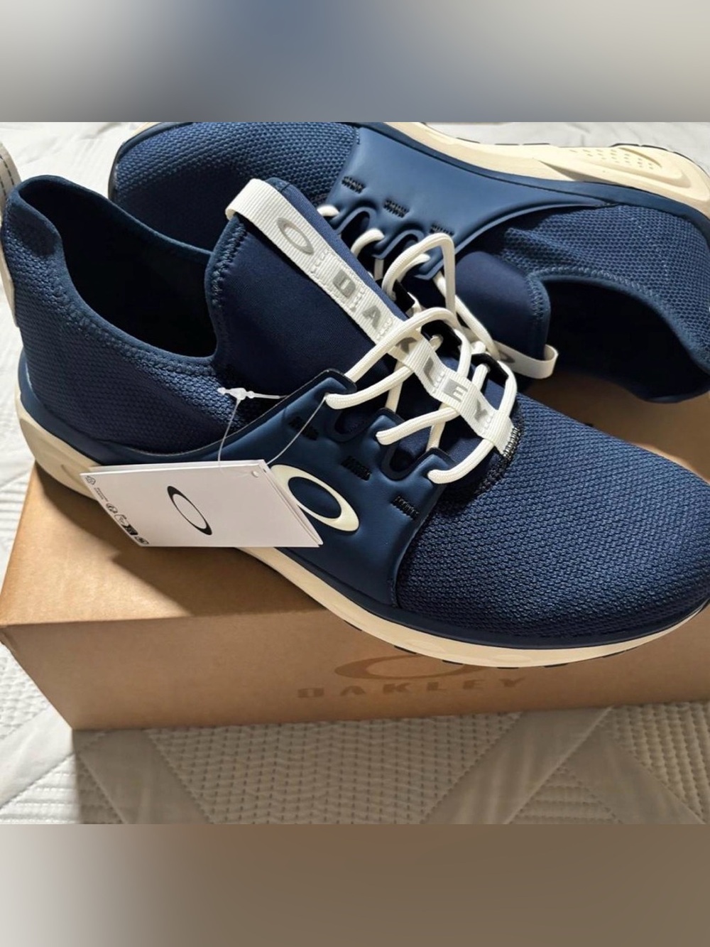 NWT Oakley Men's Navy Blue Athletic Sneakers